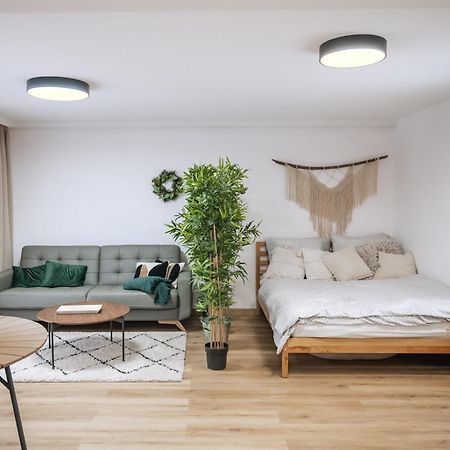 Atelier Smutna Appartement Ostrava Buitenkant foto