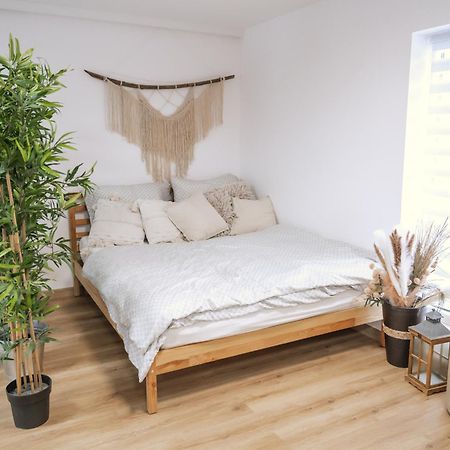 Atelier Smutna Appartement Ostrava Buitenkant foto