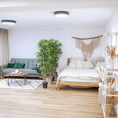 Atelier Smutna Appartement Ostrava Buitenkant foto