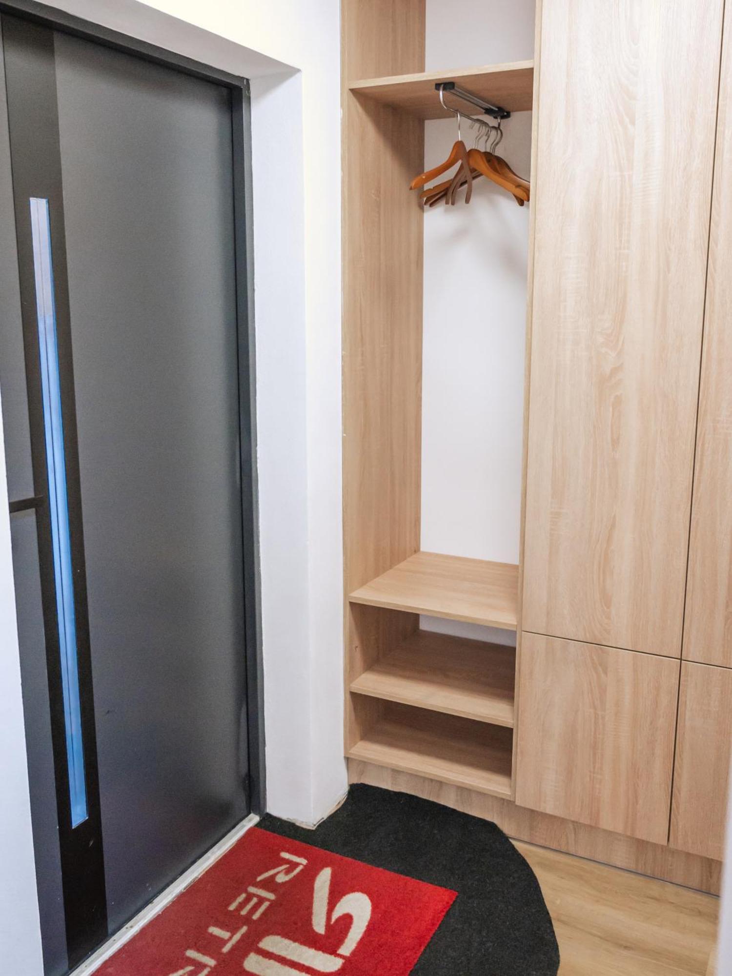 Atelier Smutna Appartement Ostrava Buitenkant foto